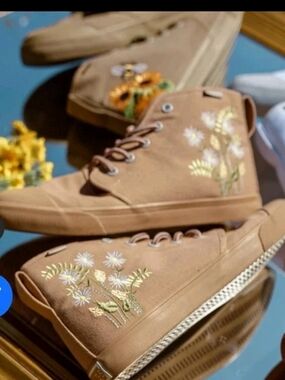 Bangs Boone High Top Tan Floral Unisex Size Men 8.5 / Womem Sz 10 Boho NWT